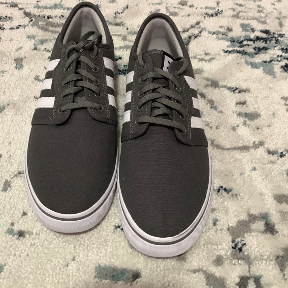 Mens Adidas shoes size 12 condition new but no box